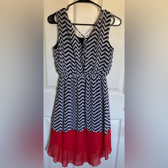 Black and Red Chevron Dress - Picture 2 of 4